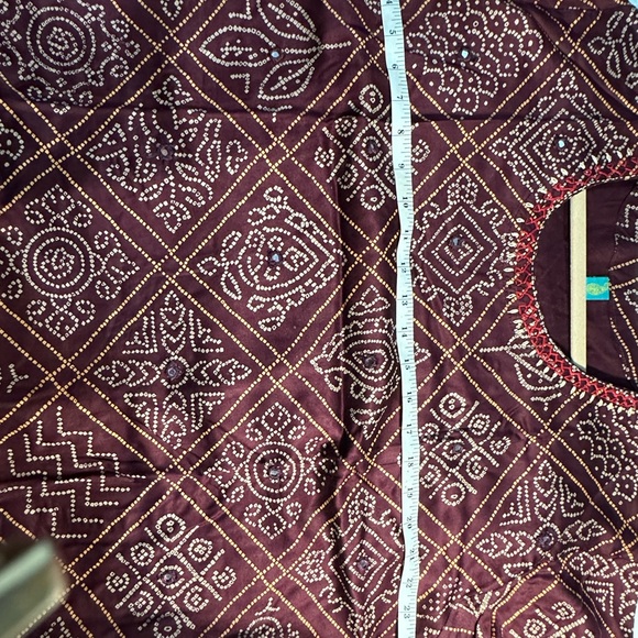 SALE‼️Elegant Maroon Patterned Women's long Tunic. - Picture 8 of 10